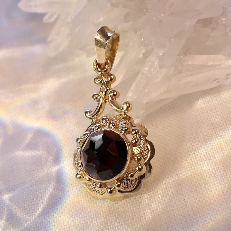 Image 2 of Vintage gold pendant with garnet