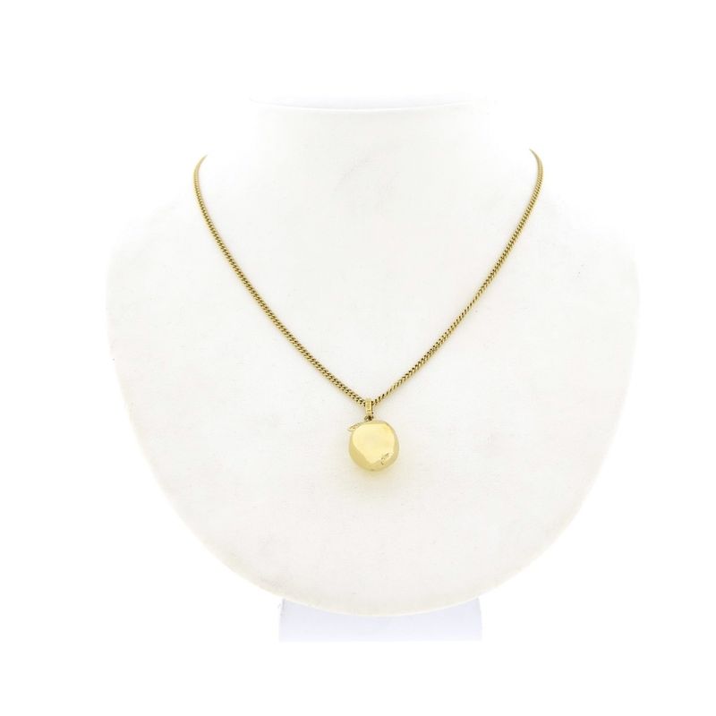 Image 3 of Gold pendant of an apple