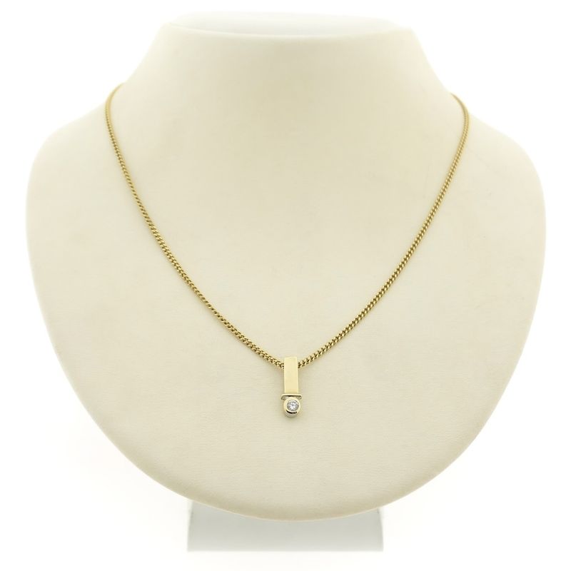 Image 9 of 8 carat pendant with zirconia