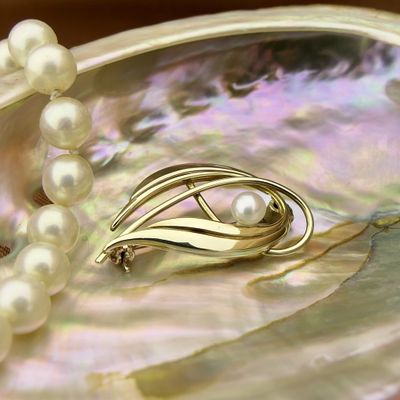 8 carat brooch with pearl Image 2 of 8 carat brooch with pearl