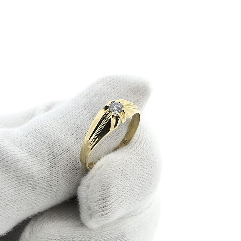 Image 10 of Gold solitaire ring with zirconia
