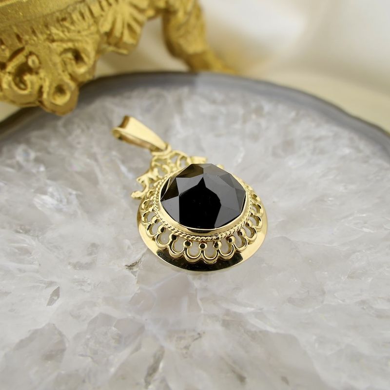 Image 2 of Vintage gold pendant with garnet