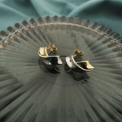 Image 2 of 9 Krt. bicolor stud earrings