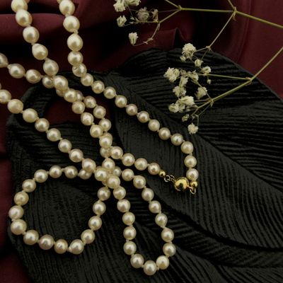Image 2 of Vintage pearl necklace with gold clasp | 88 cm