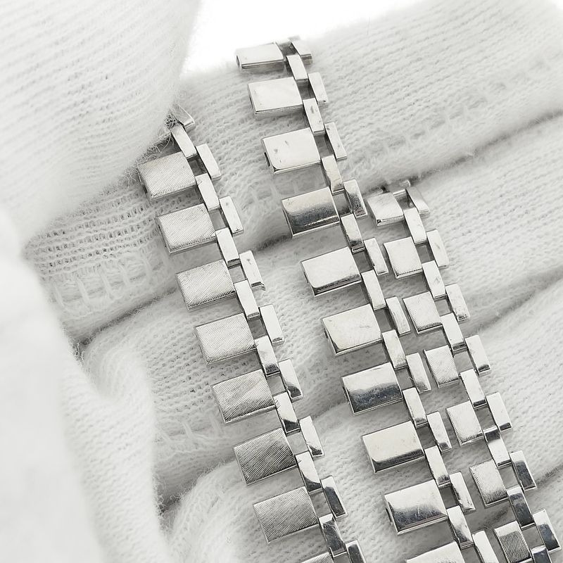 Image 8 of Matted white gold Cleopatra necklace.