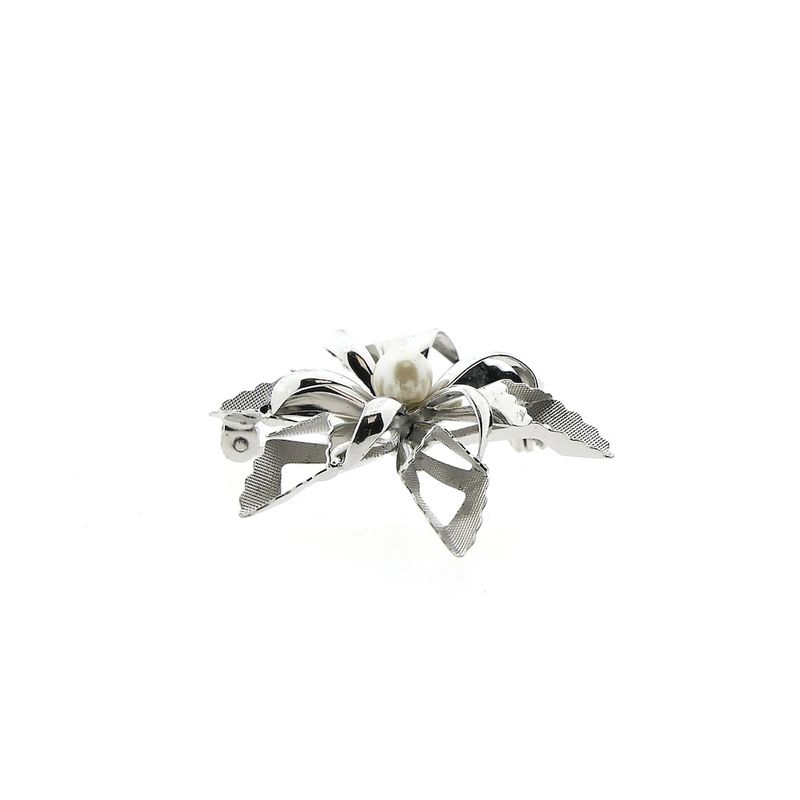 Image 4 of 8 Ct. floral brooch with pearl