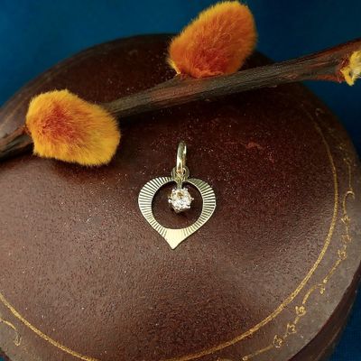 Image 2 of Gold pendant of a heart with zirconia