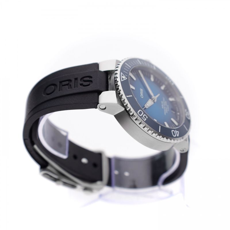 Image 7 of Oris Aquis Date 5-Days 43.5mm Automatic Watch