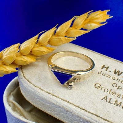Image 2 of Gold ring with Lapis Lazuli and diamond; 0.005 ct.
