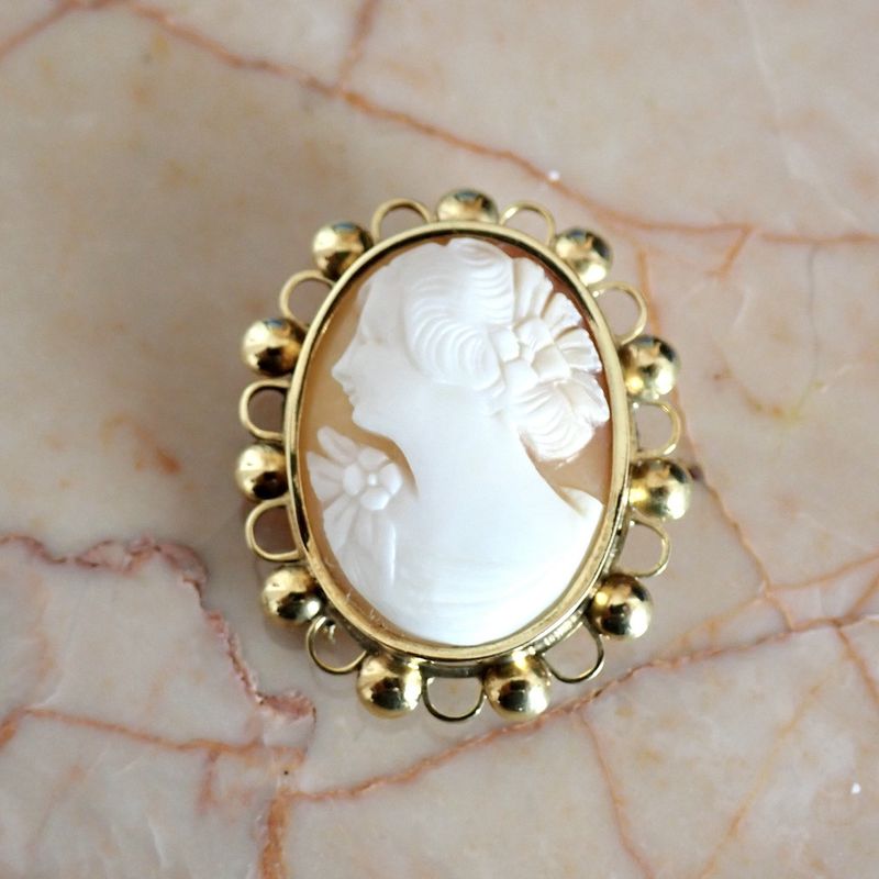 Image 2 of Antique gold brooch with cameo