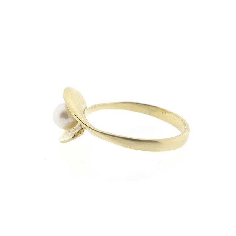 Image 5 of Vintage gold ring with pearl