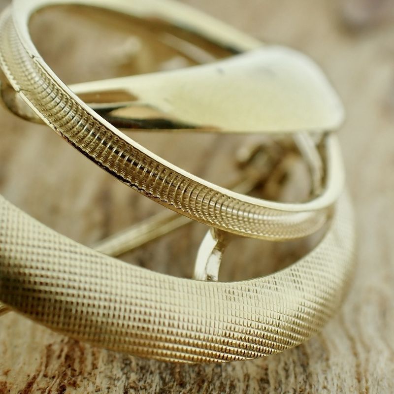 Image 3 of Golden fantasy brooch; Curl