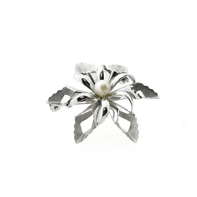 Image 3 of 8 Ct. floral brooch with pearl