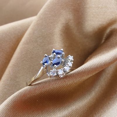 Image 2 of White gold ring with diamond and sapphire | 0.12 ct.