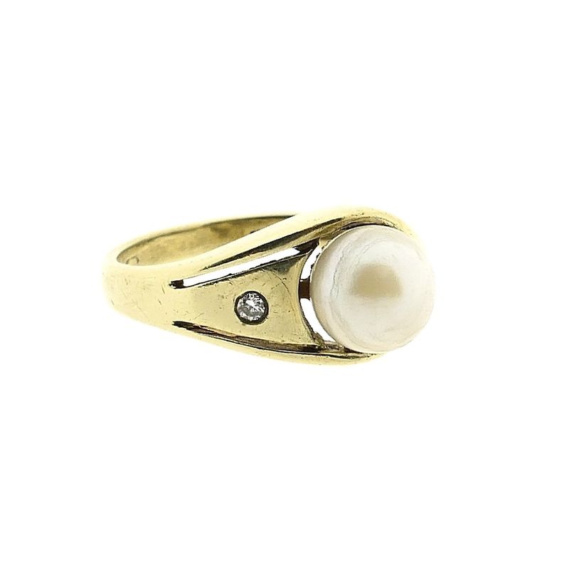 Image 4 of Gold ring with pearl and diamond; 0.01 ct.