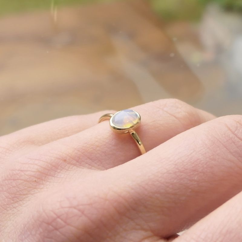 Image 8 of Gold ring with precious opal
