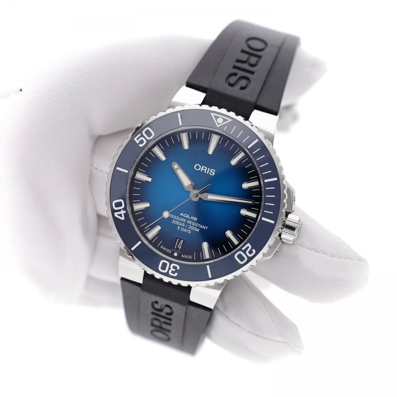 Image 15 of Oris Aquis Date 5-Days 43.5mm Automatic Watch