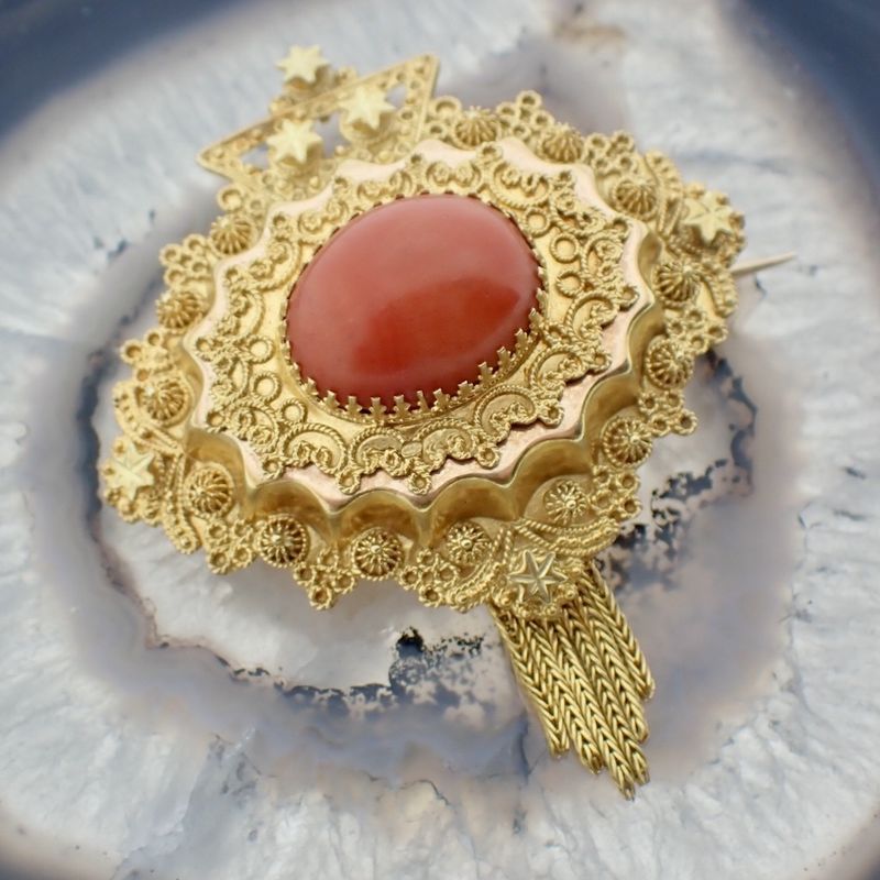 Image 2 of Vintage/antique gold brooch with filigree technique and blood coral