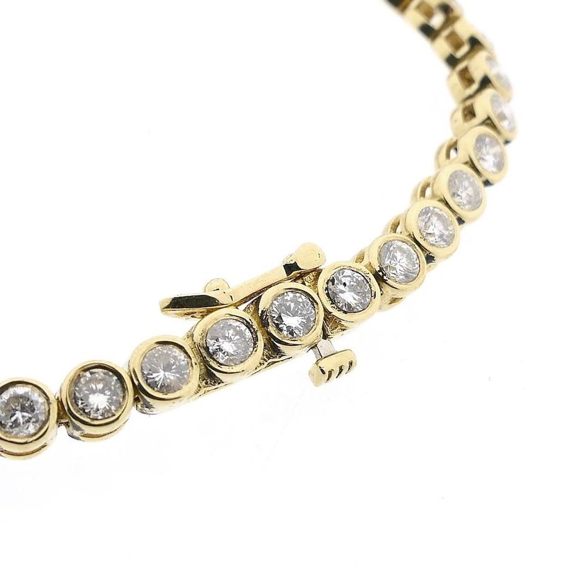Image 3 of Gold tennis bracelet with diamonds; 5.60 ct.