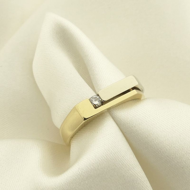 Image 8 of Two-tone gold ring with diamond; 0.03 ct.