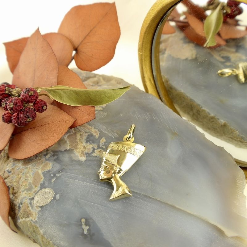 Image 2 of Gold pendant of Egyptian Queen Nefertiti