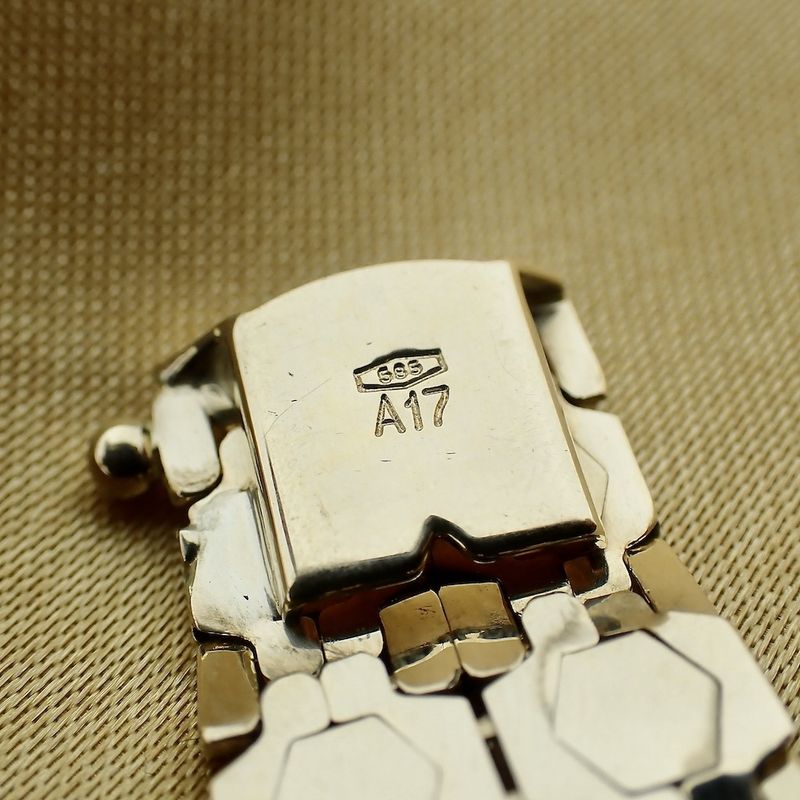 Image 6 of Gold wide women's necklace | 45.5 cm