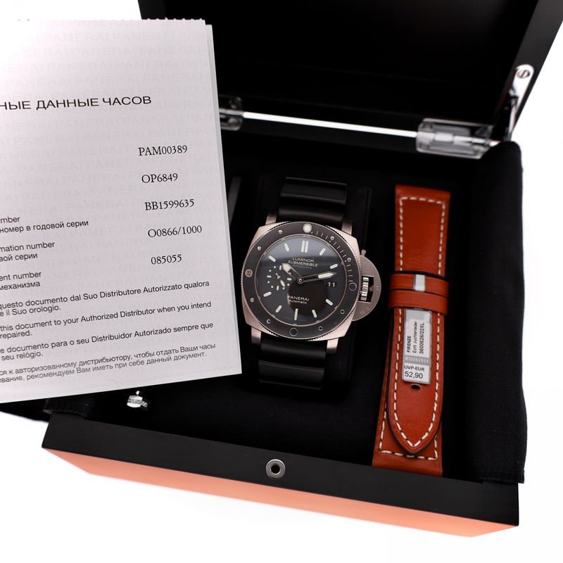 Image 8 of Panerai Luminor Submersible PAM00389; Automatic Watch