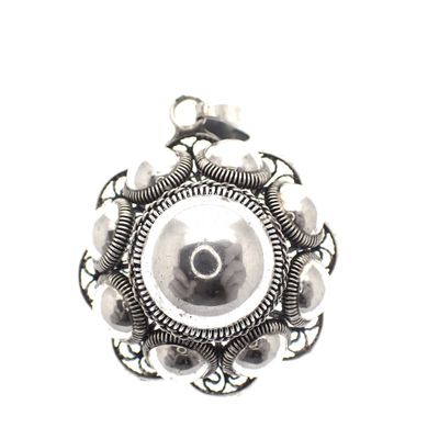 Image 1 of Silver pendant of a large Zeeland button