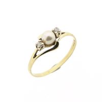 Gold Ring with Cultured Pearl & Zirconia