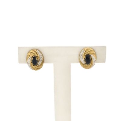 Image 1 of Gold stud earrings with diamond | 0.02 ct.