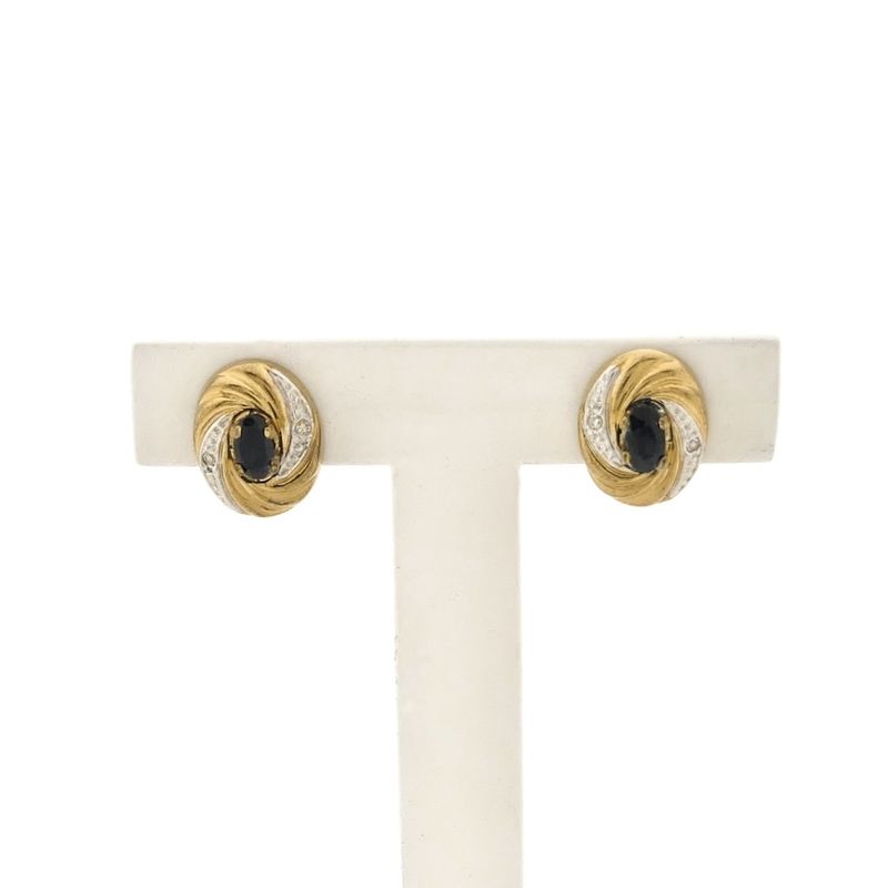 Image 1 of Gold stud earrings with diamond | 0.02 ct.