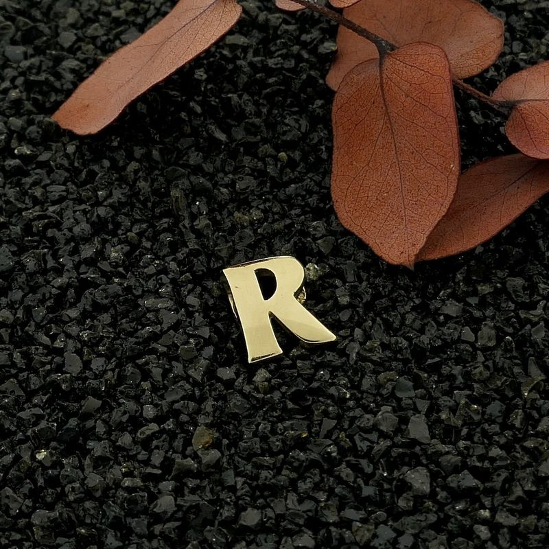 Image 1 of Gold pendant of the letter R