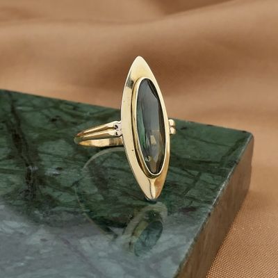 Image 2 of Vintage gold ring with green spinel