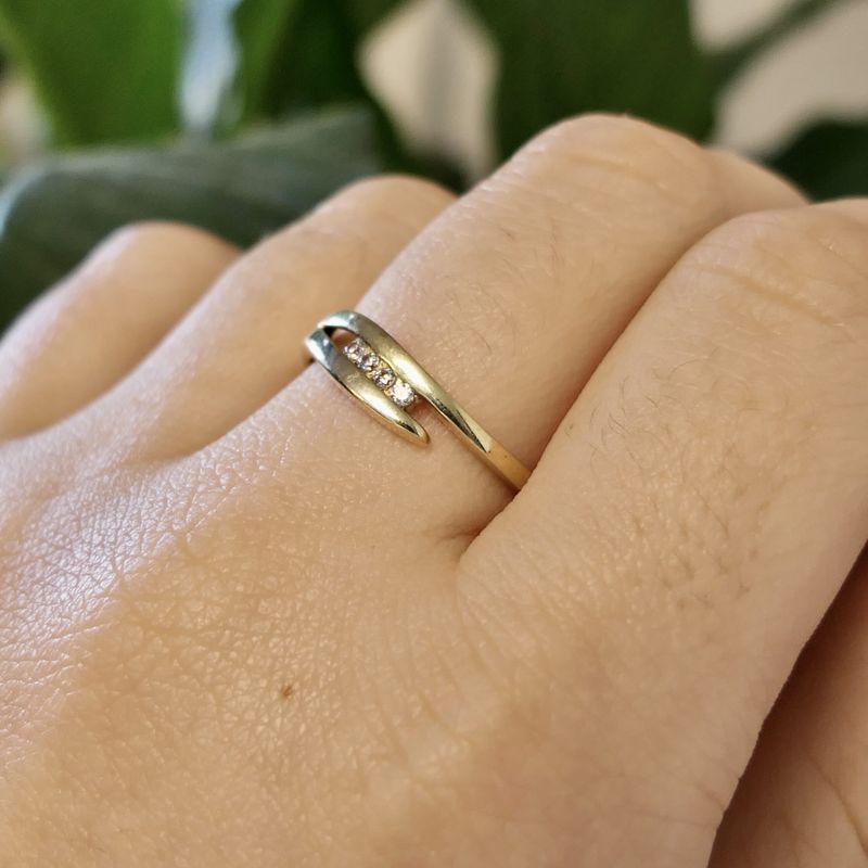 Image 8 of Gold ring with zirconia