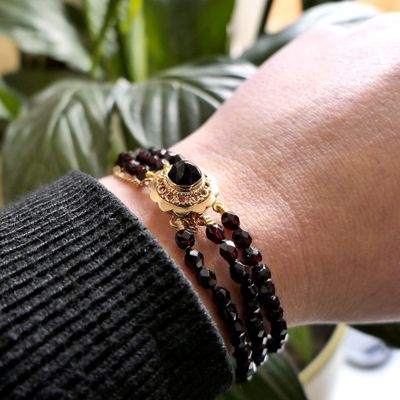 Image 2 of Antique glass bead bracelet with gold clasp