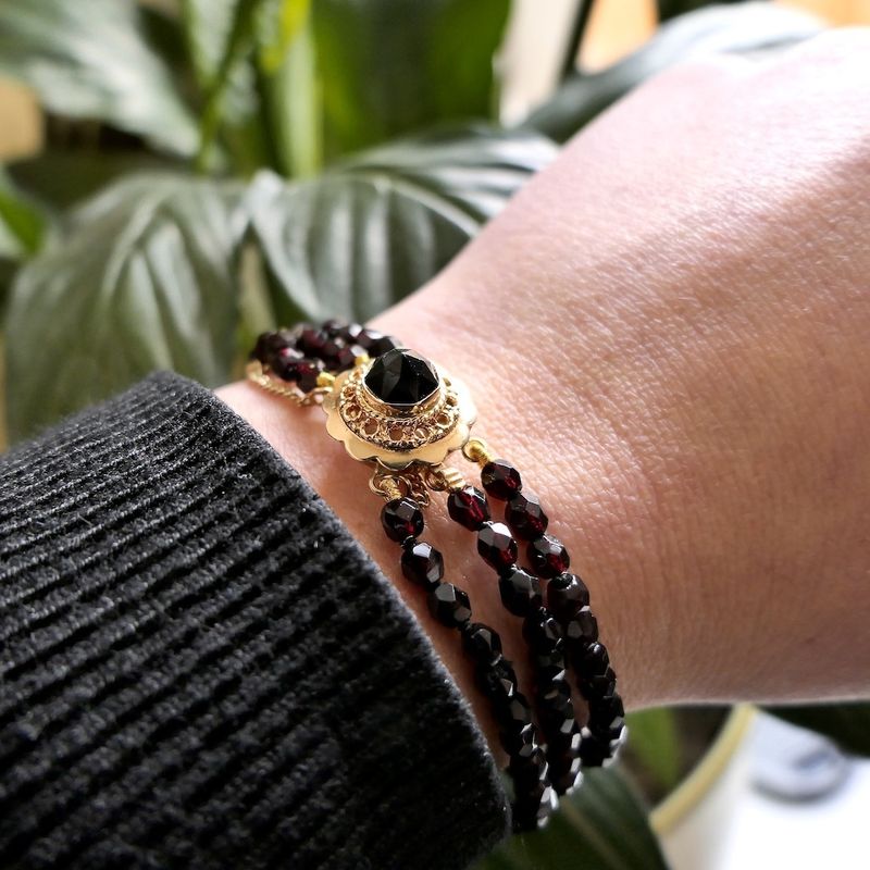 Image 2 of Antique glass bead bracelet with gold clasp