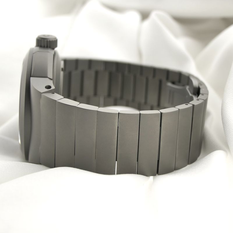 Image 12 of Ublast Armor/Graph Titanium UBAG46TIT; Automatic men's watch with chronograph