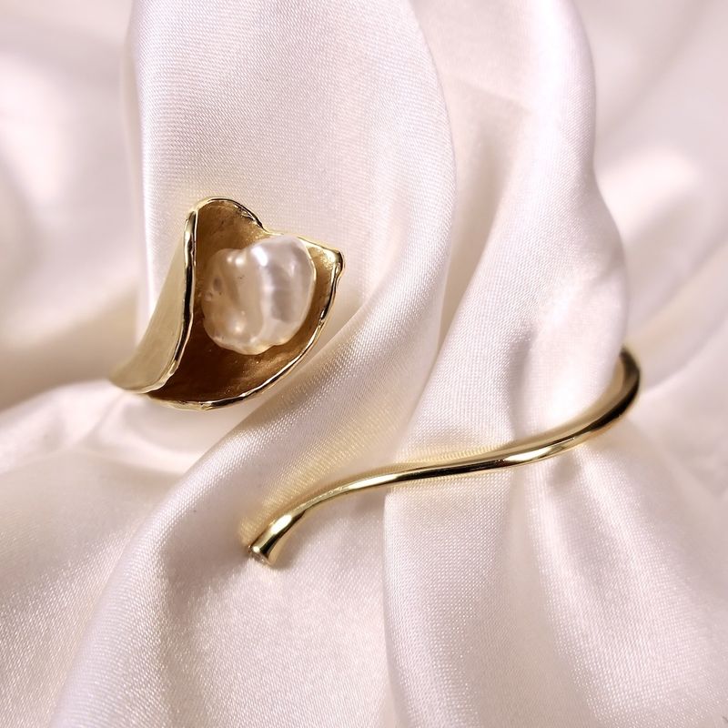 Image 8 of Gold clamp bracelet with baroque pearl and diamond; Size S/M