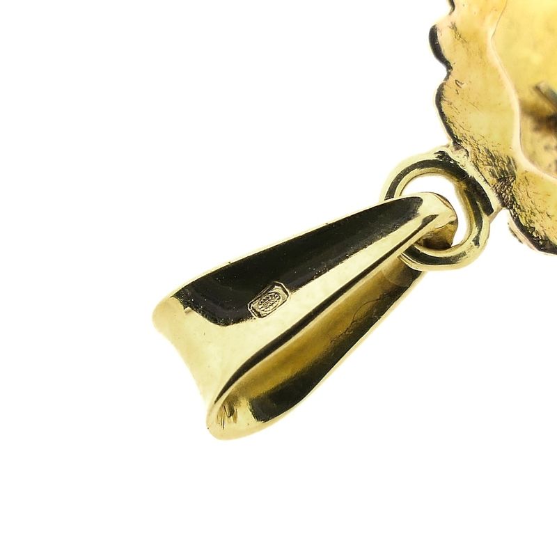 Image 6 of Two-tone antique gold pendant with Zeeland knots