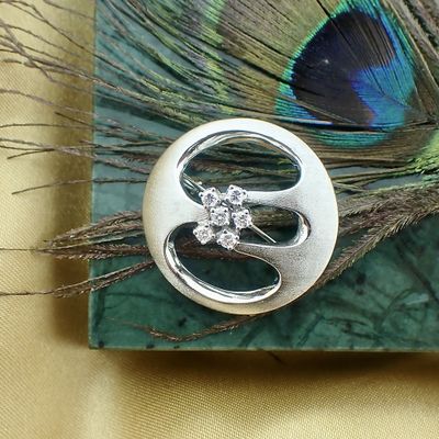 Image 2 of White gold brooch with diamonds; 0.30 ct.