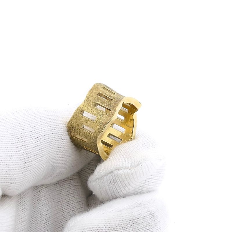 Image 8 of Vintage Gold Ring with Organic Design