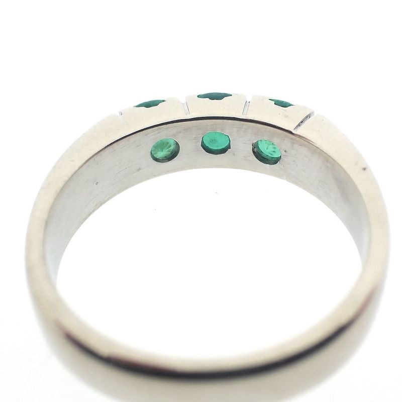 Image 5 of White gold ring with emerald
