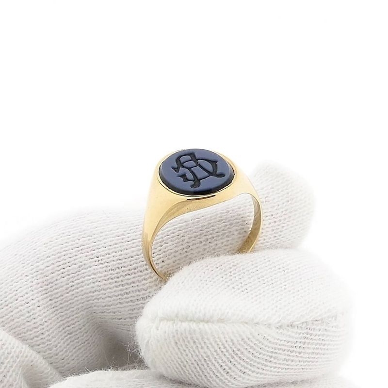 Image 6 of Vintage Gold Signet Ring with Onyx