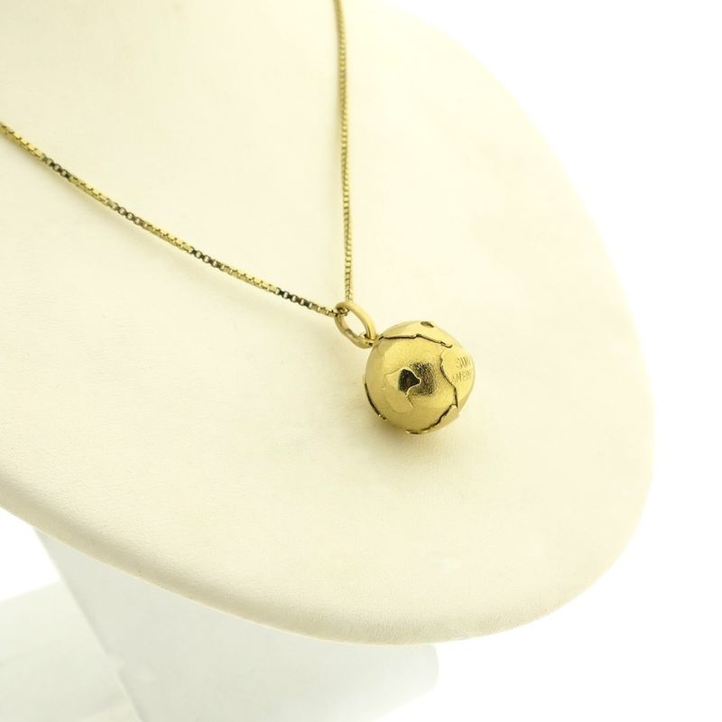 Image 5 of 18 carat gold globe pendant