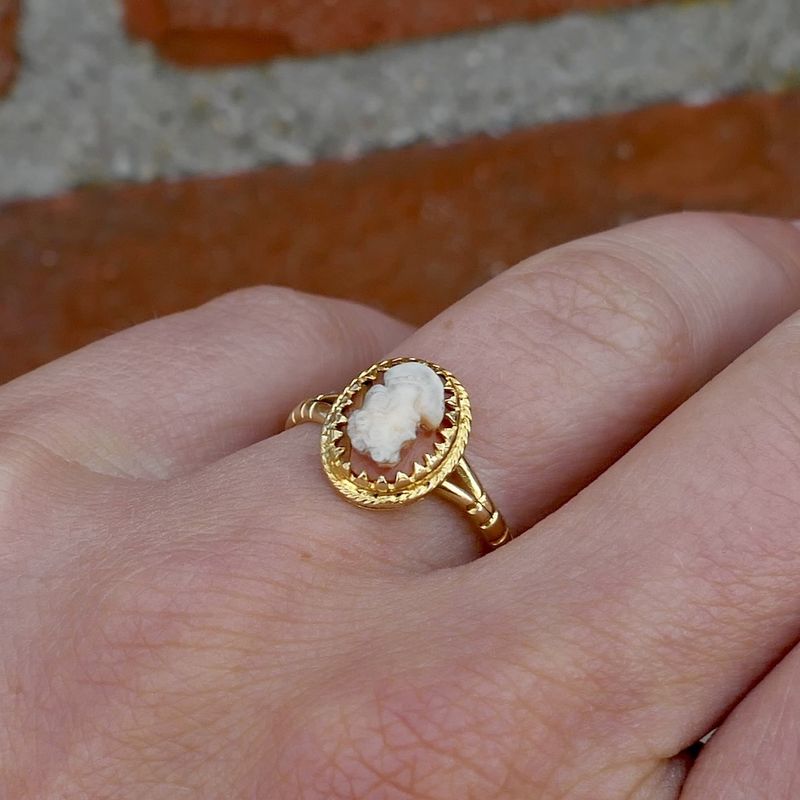 Image 9 of Vintage gold ring with cameo