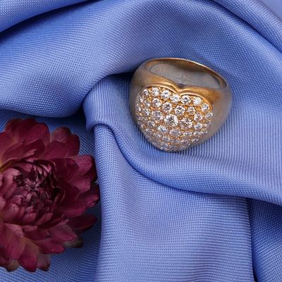 Image 2 of Gold ring with heart shape and diamonds 1.60 ct.