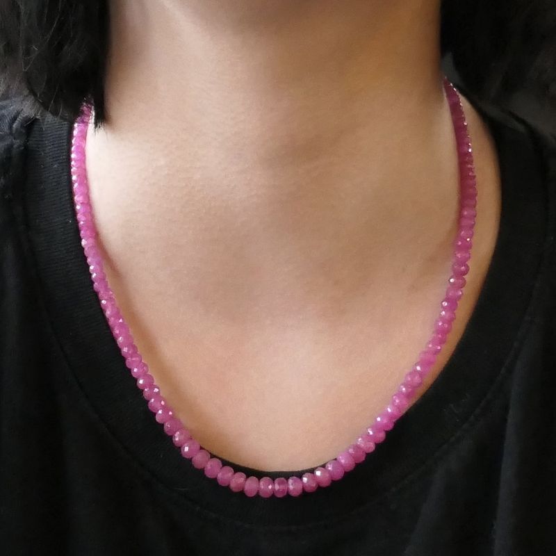 Image 10 of 9 carat ruby ​​bead necklace | 45 cm