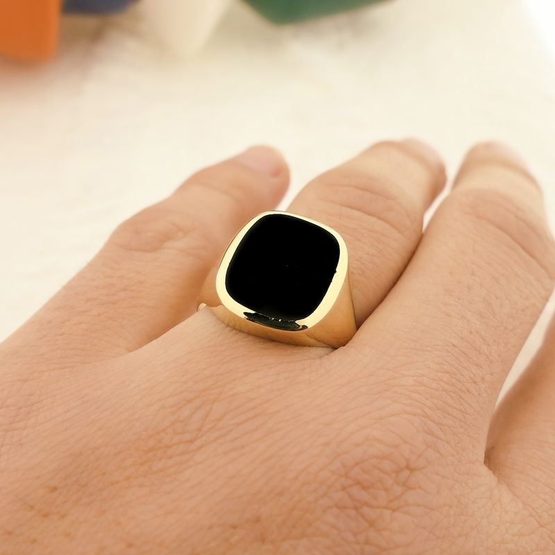 Image 4 of Gold signet ring with onyx