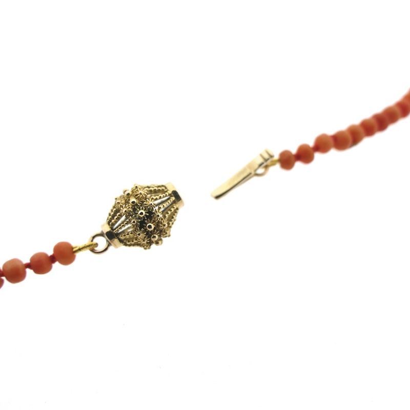 Image 9 of Vintage red coral beaded necklace with gold clasp | 96 cm