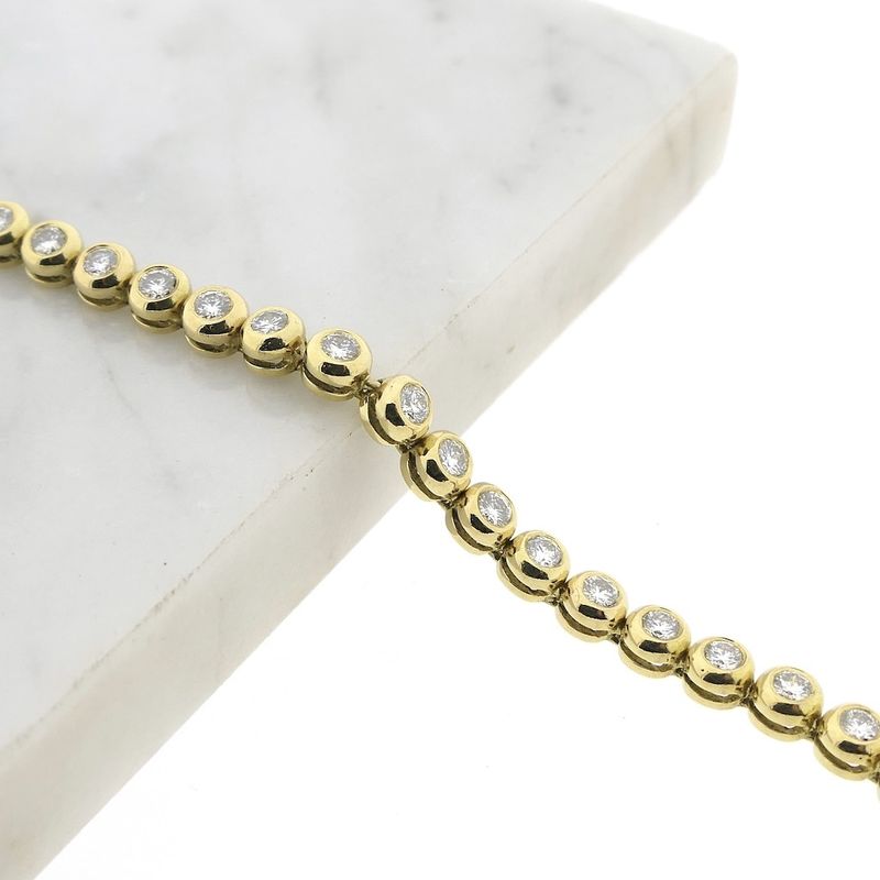 Image 3 of 18K gold tennis bracelet with diamond; 2.57 ct. | 18 cm